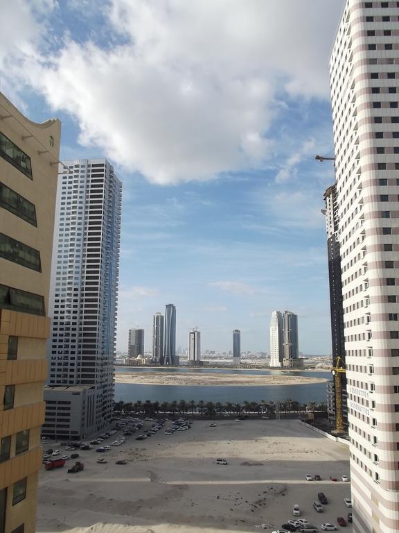 Emirates Palace Hotel Suites Sharjah Buitenkant foto