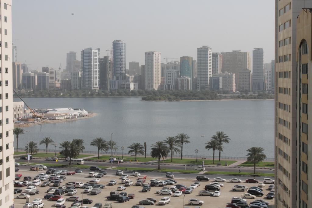 Emirates Palace Hotel Suites Sharjah Buitenkant foto